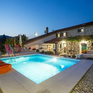 Captain's With Swimming Pool Villa